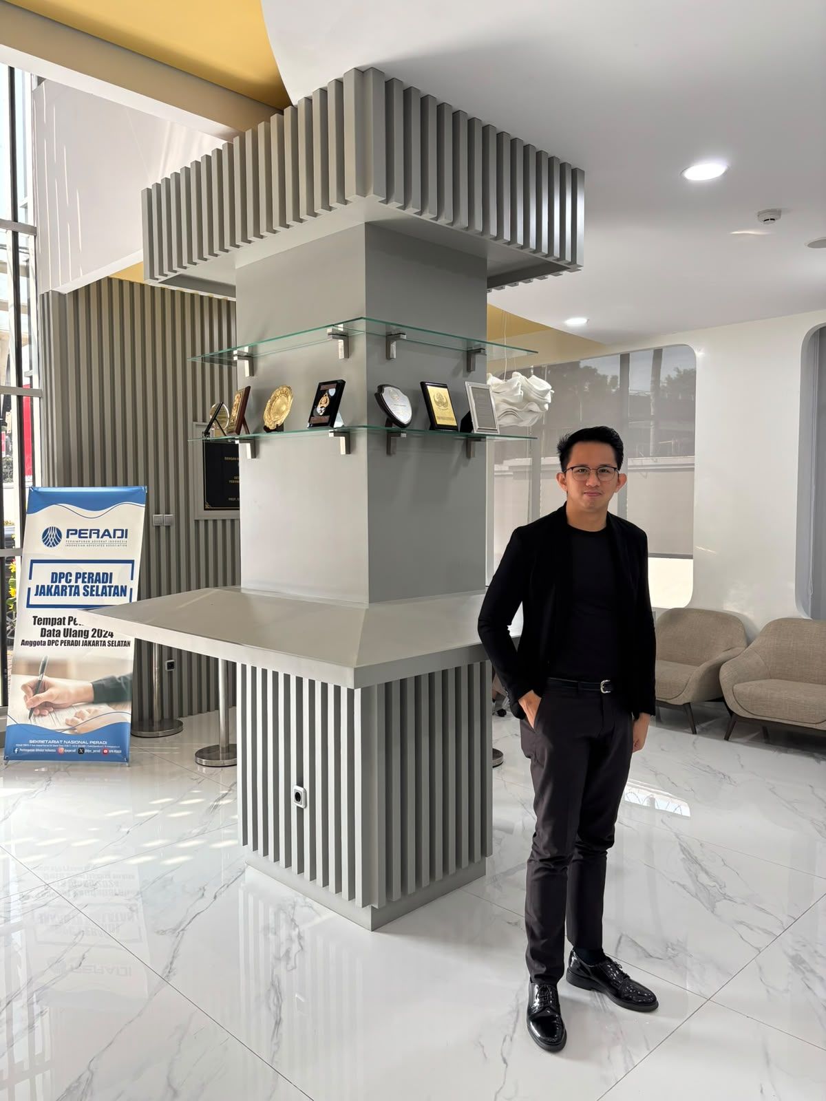 Dr. (Cand.) Putu George Matthew Simbolon, S.H., M.H. at the DPC PERADI Jakarta Selatan office